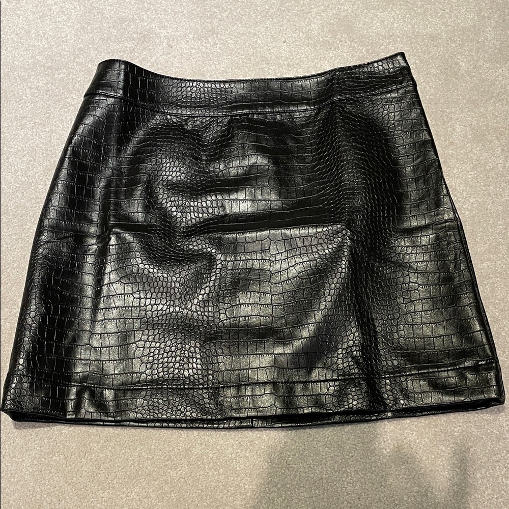 LOFT Black Croc-Embossed Mini Skirt - Picture 2 of 9